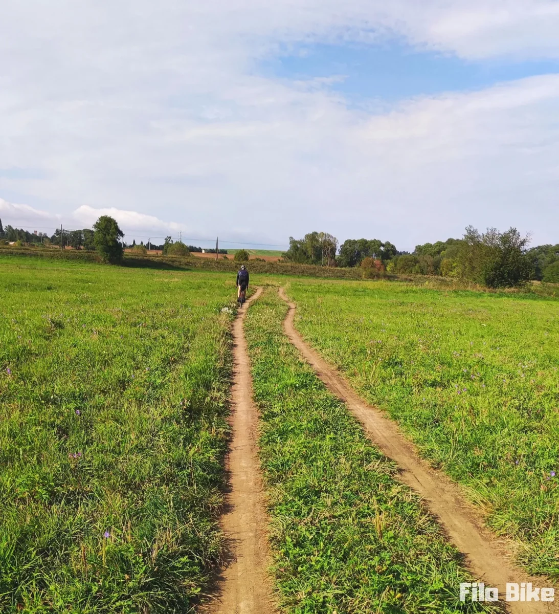 Polna droga w kierunku Kieżmarku na Trasie Wokół Tatr