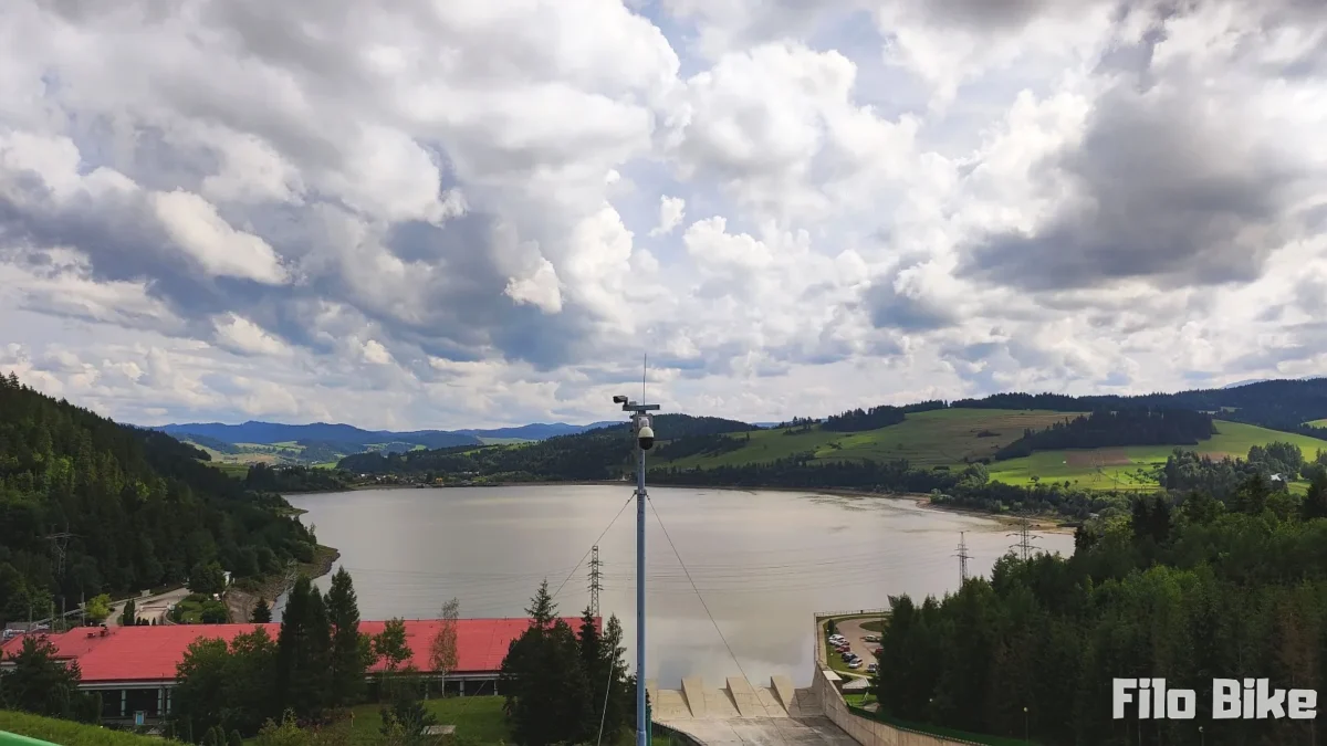 Widok z zapory wodnej w Niedzicy