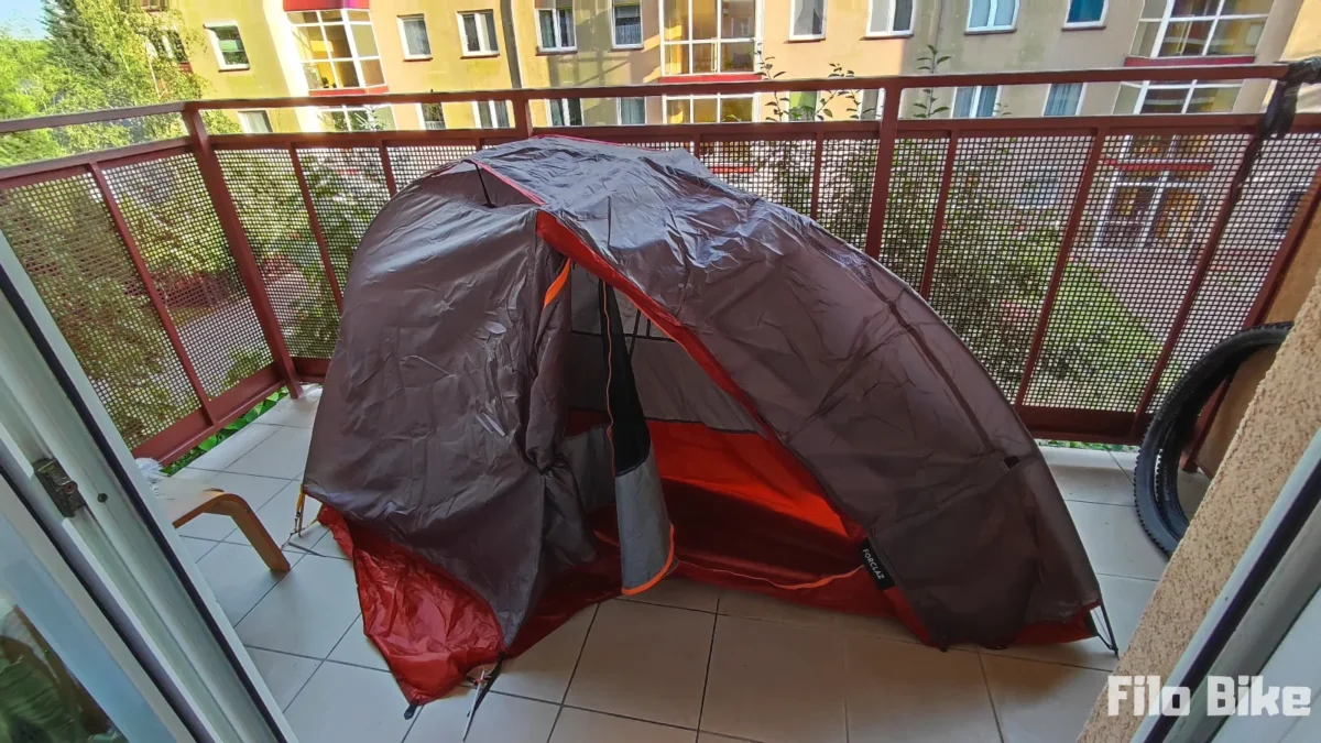 Namiot Simond MT900 rozłożony testowo na balkonie