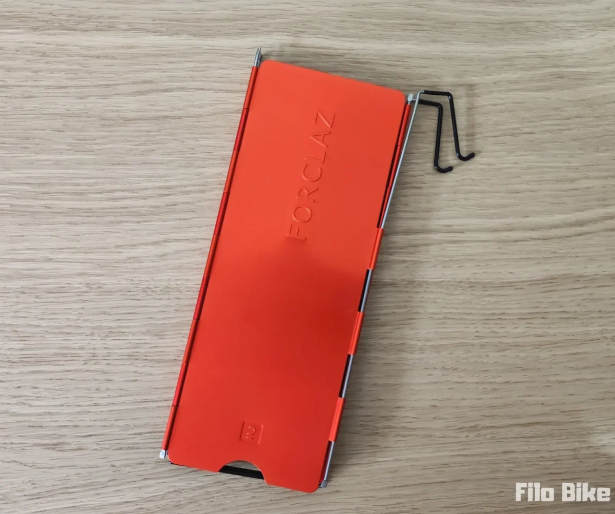 Złożona osłonka do kuchenki turystycznej z Decathlona